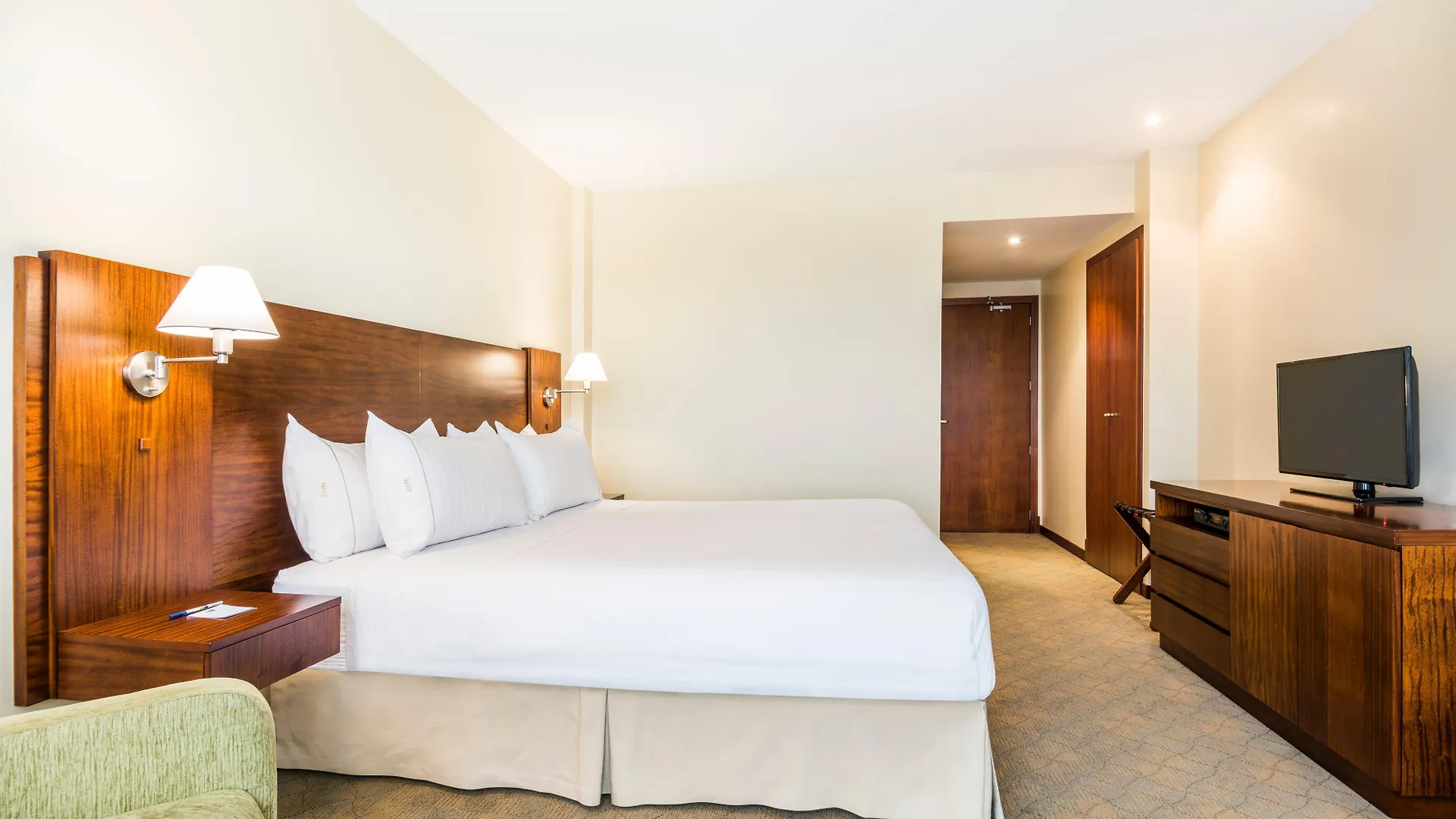 Holiday Inn Express Quito By Ihg 4*,