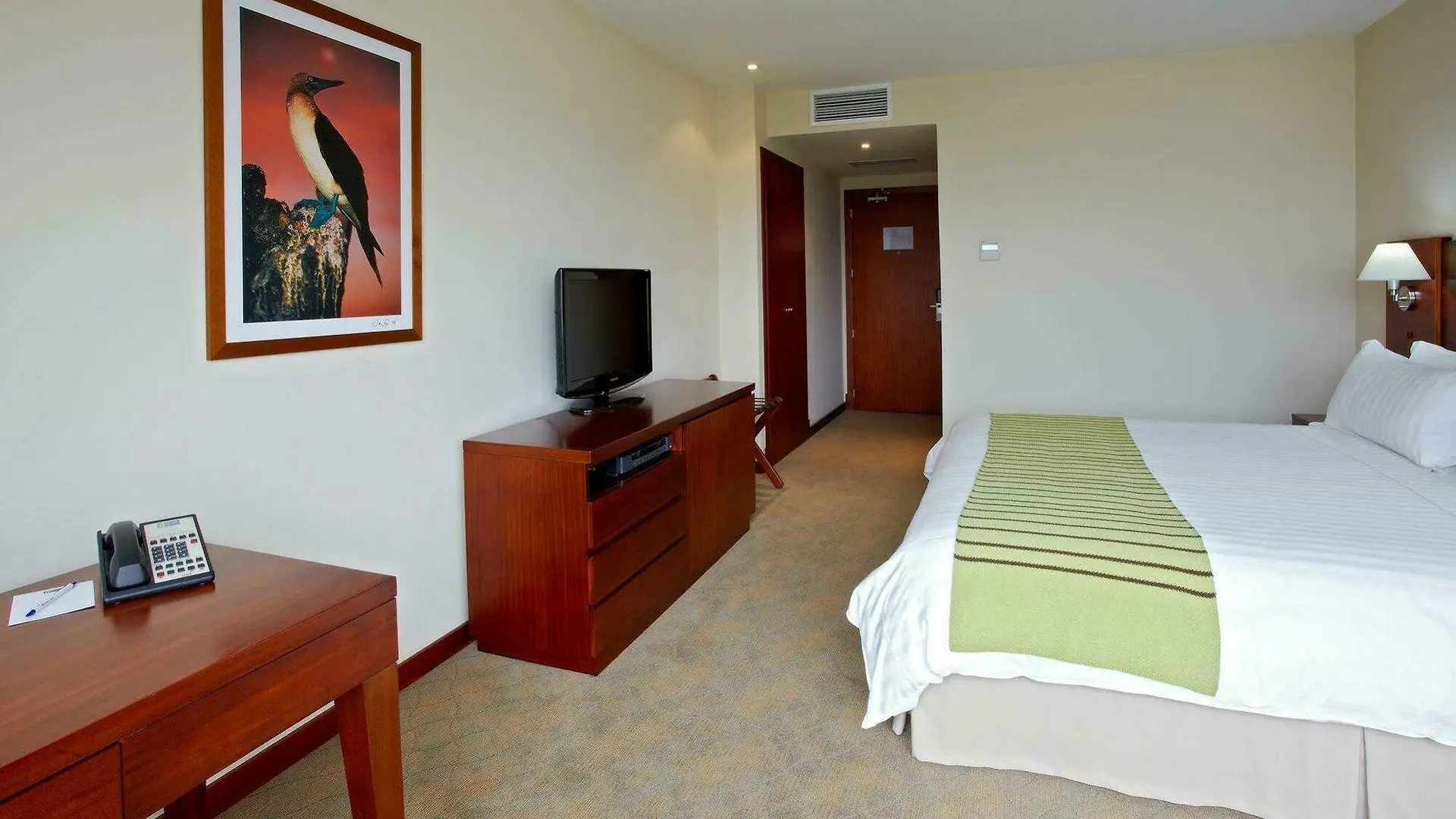 Holiday Inn Express Quito By Ihg מלון